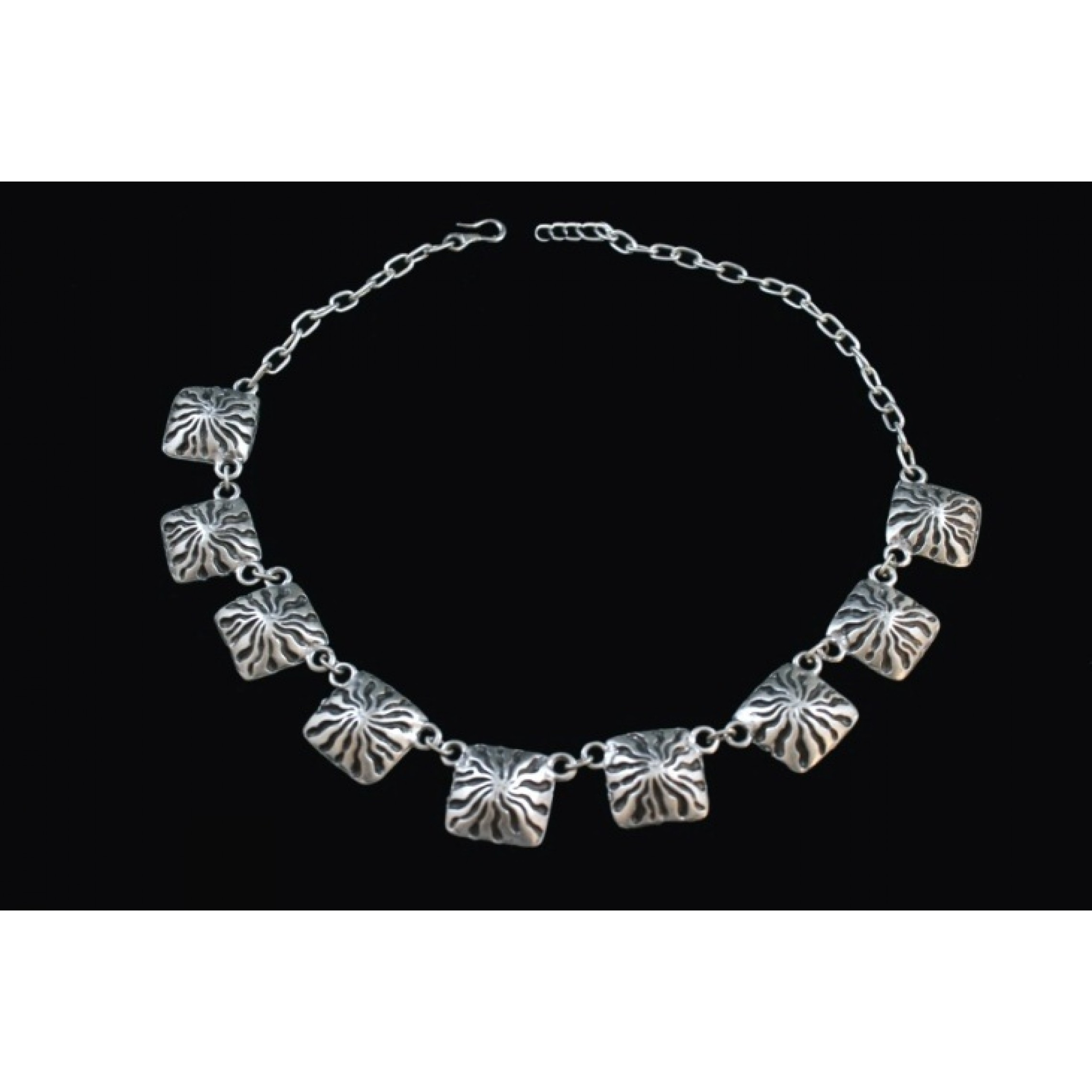 AN-023 - Silver Plated Zamac/Pewter Necklace