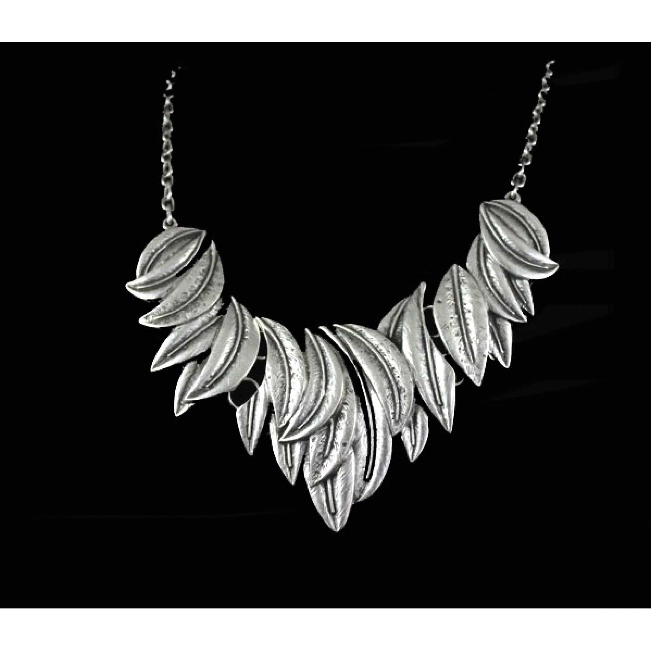 AN-132 - Silver Plated Zamac/Pewter Necklace