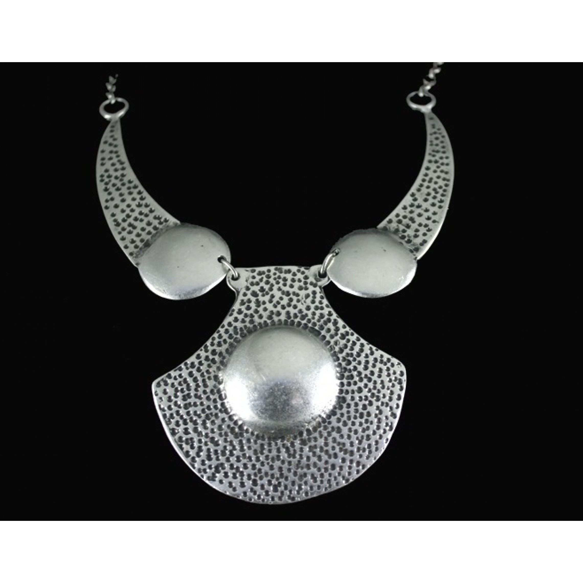 AN-186 - Silver Plated Zamac/Pewter Necklace