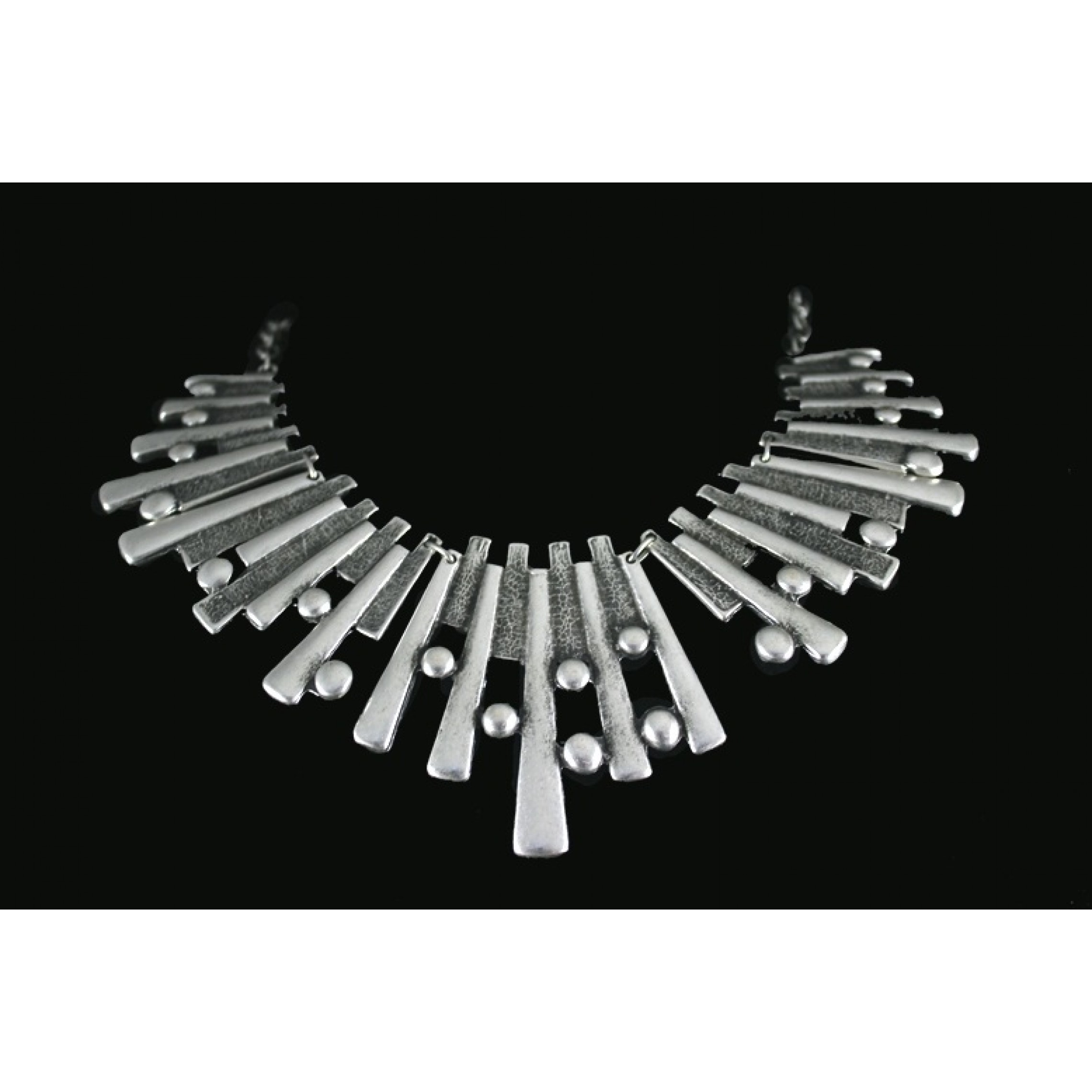 AN-187 - Silver Plated Zamac/Pewter Necklace