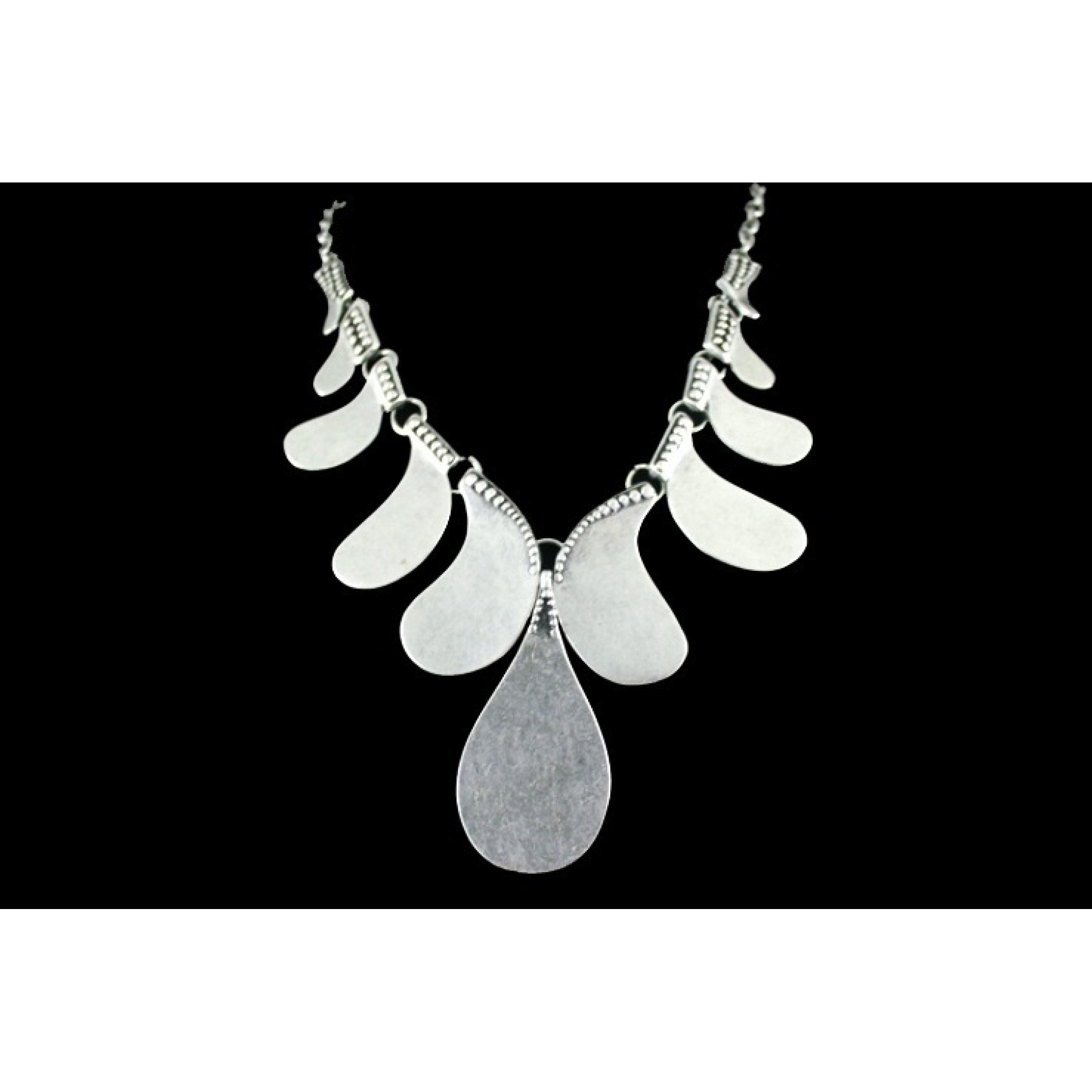 AN-211 - Silver Plated Zamac/Pewter Necklace