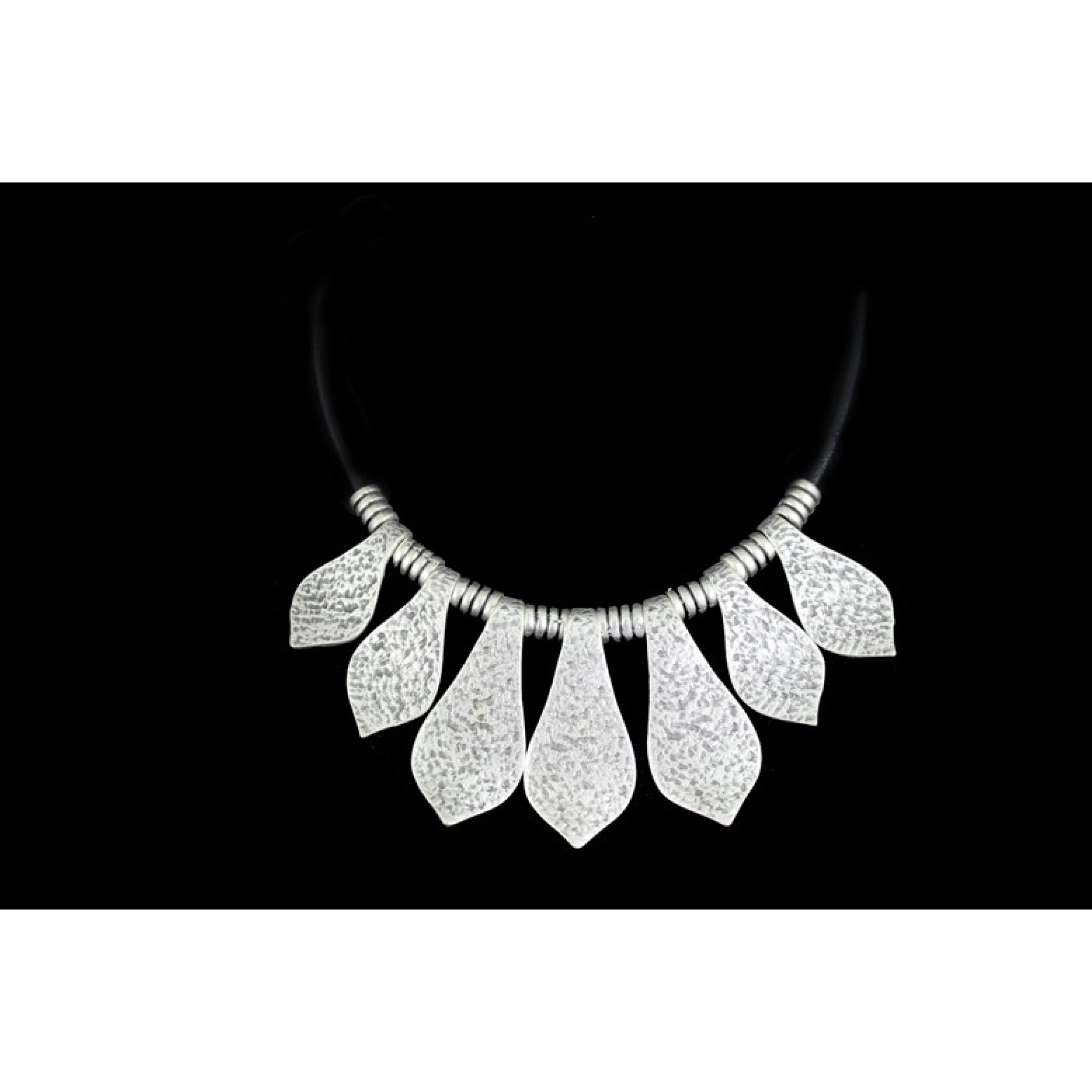 AN-323 - Silver Plated Zamac/Pewter Necklace