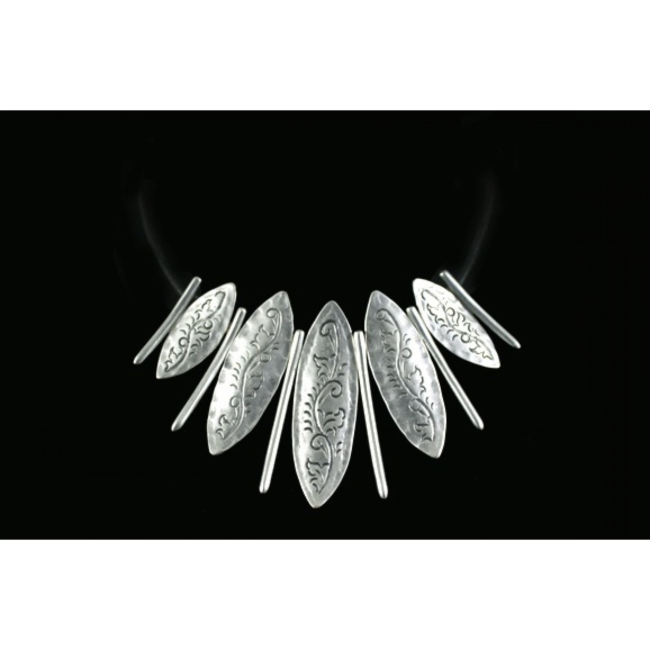 AN-324 - Silver Plated Zamac/Pewter Necklace