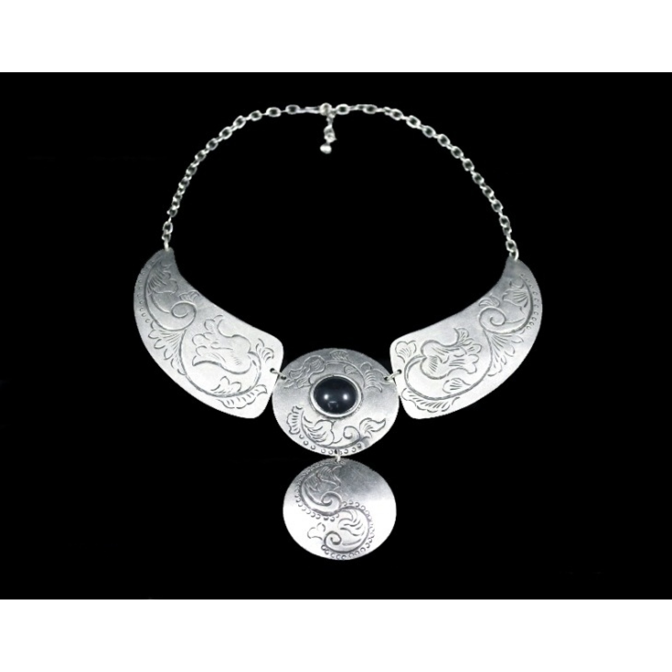 AN-328 - Silver Plated Zamac/Pewter Necklace