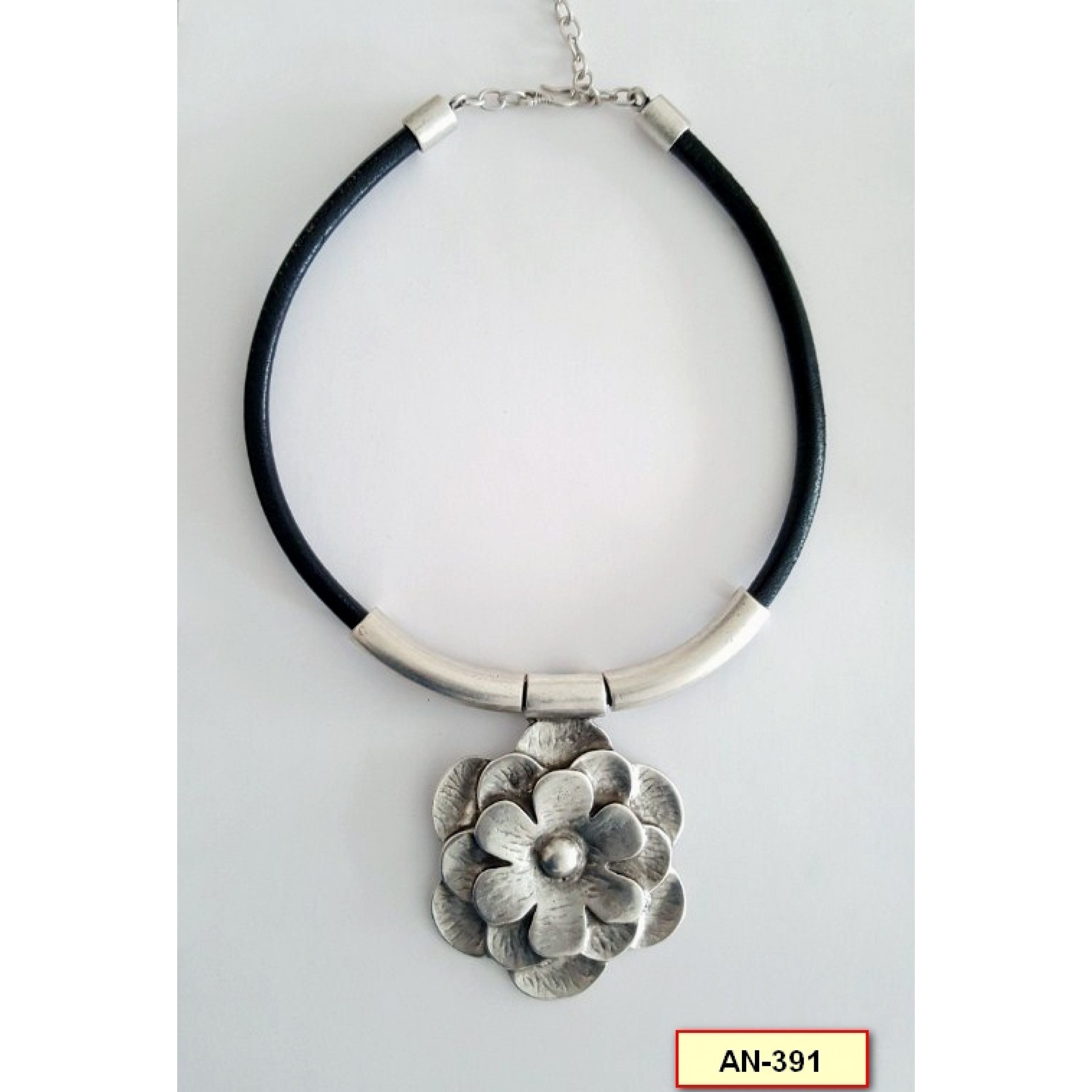 AN-391 - Silver Plated Zamac/Pewter Necklace