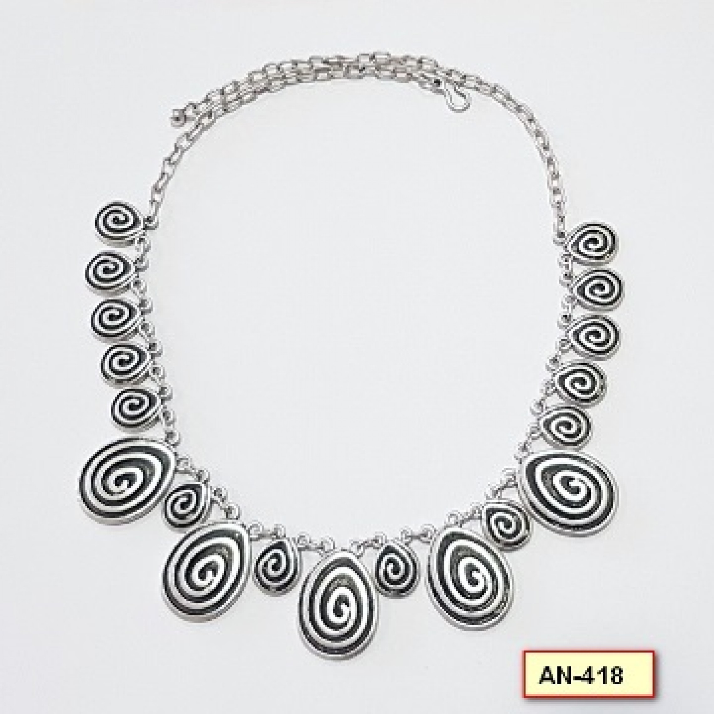 AN-418 - Silver Plated Zamac/Pewter Necklace