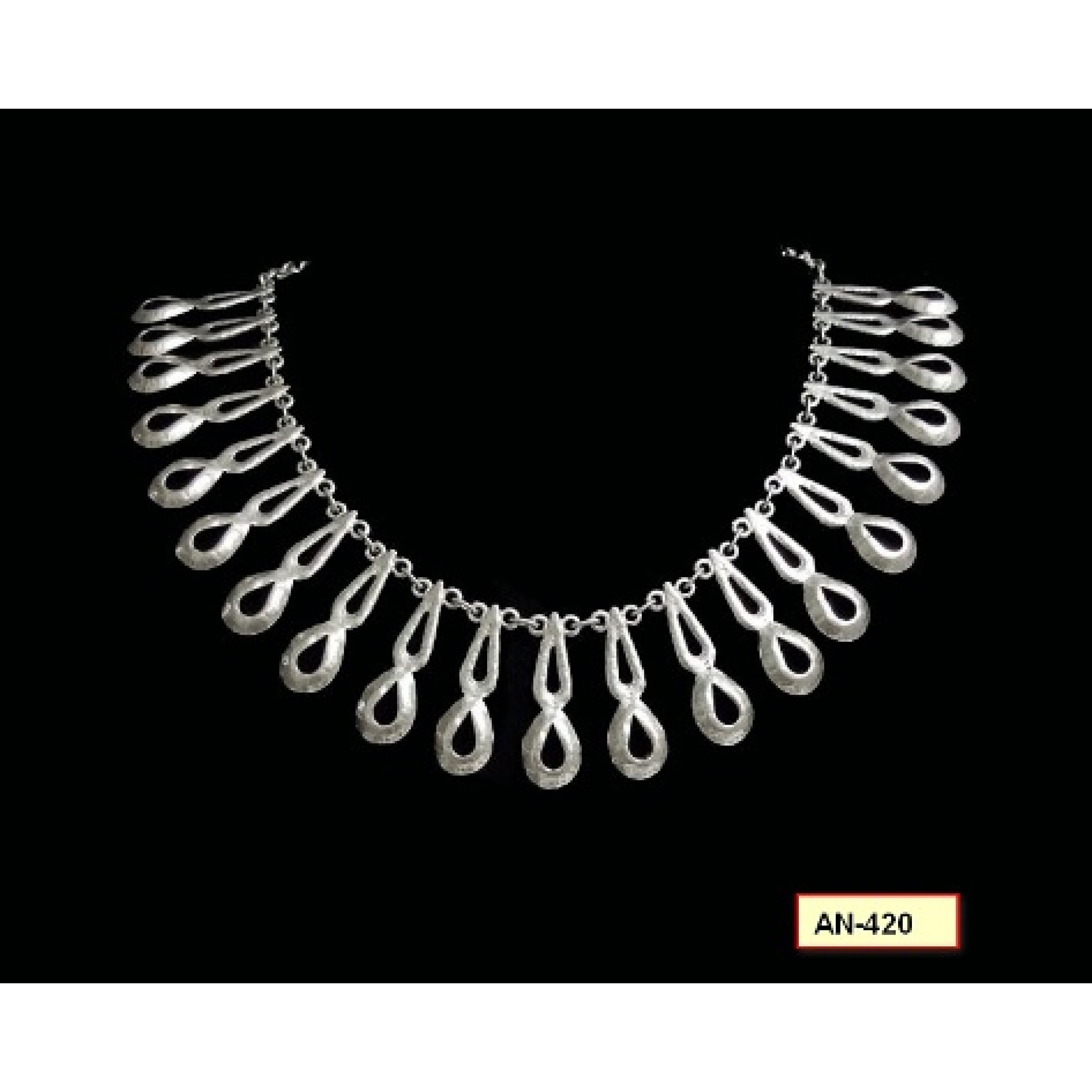 AN-420 - Silver Plated Zamac/Pewter Necklace