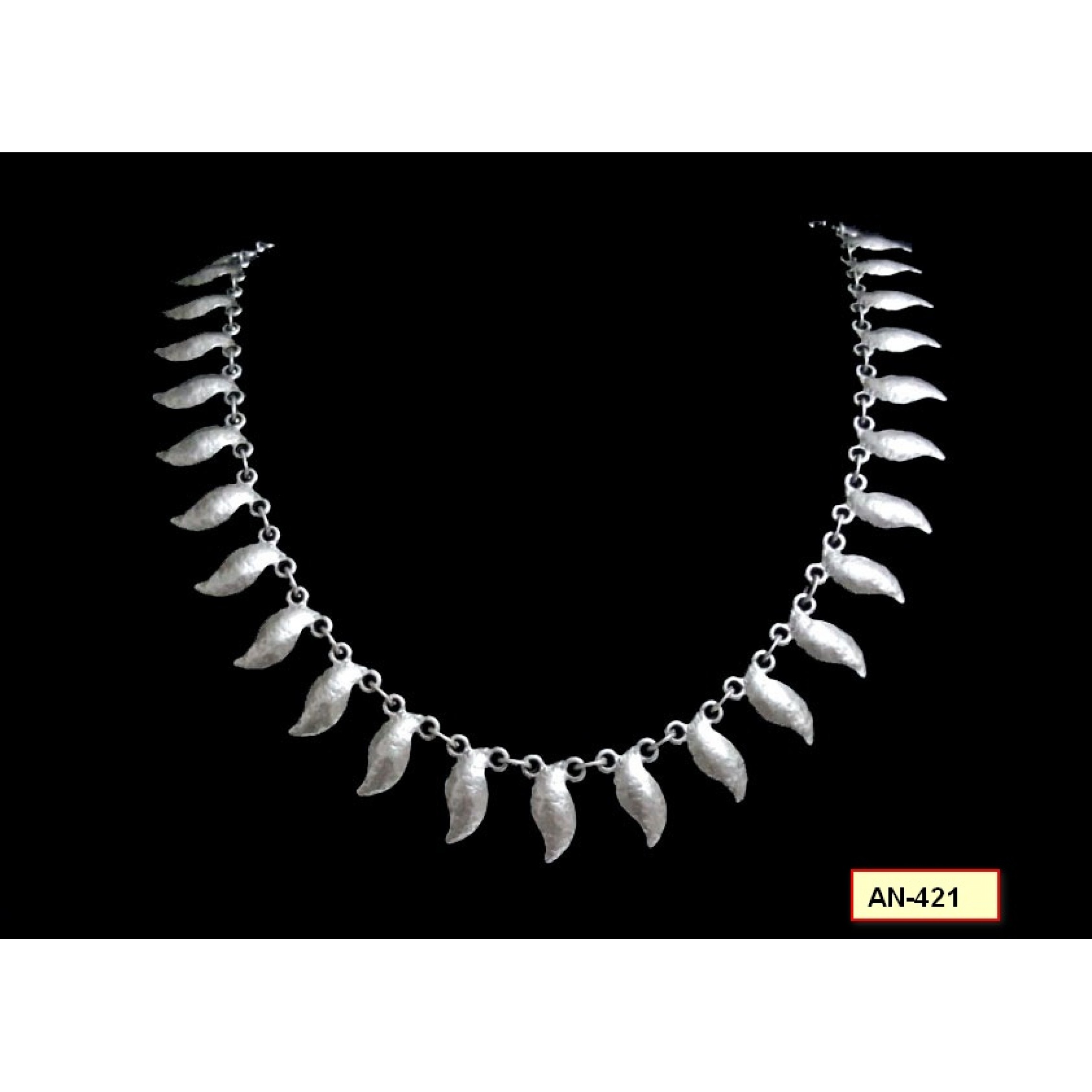 AN-421 - Silver Plated Zamac/Pewter Necklace