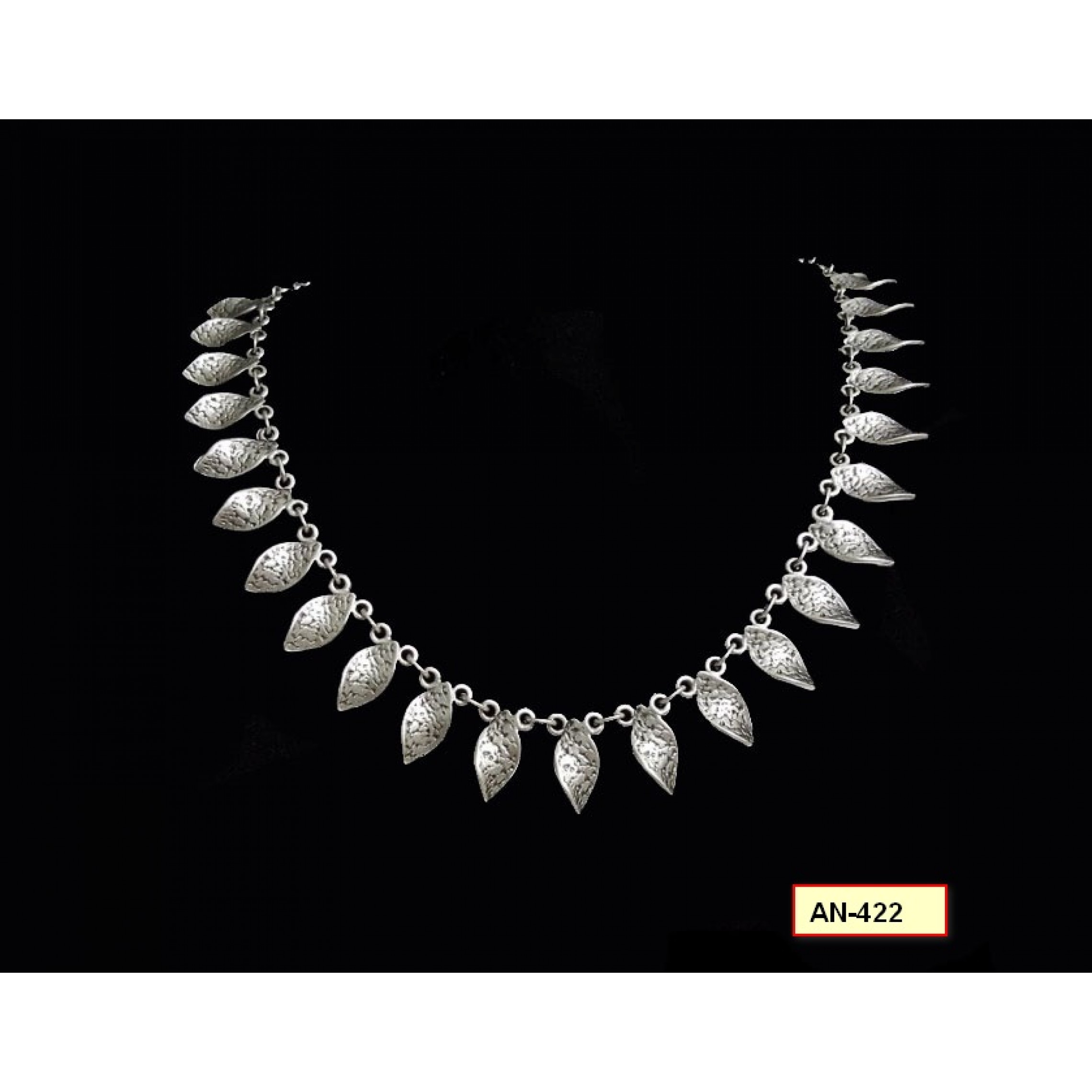 AN-422 - Silver Plated Zamac/Pewter Necklace