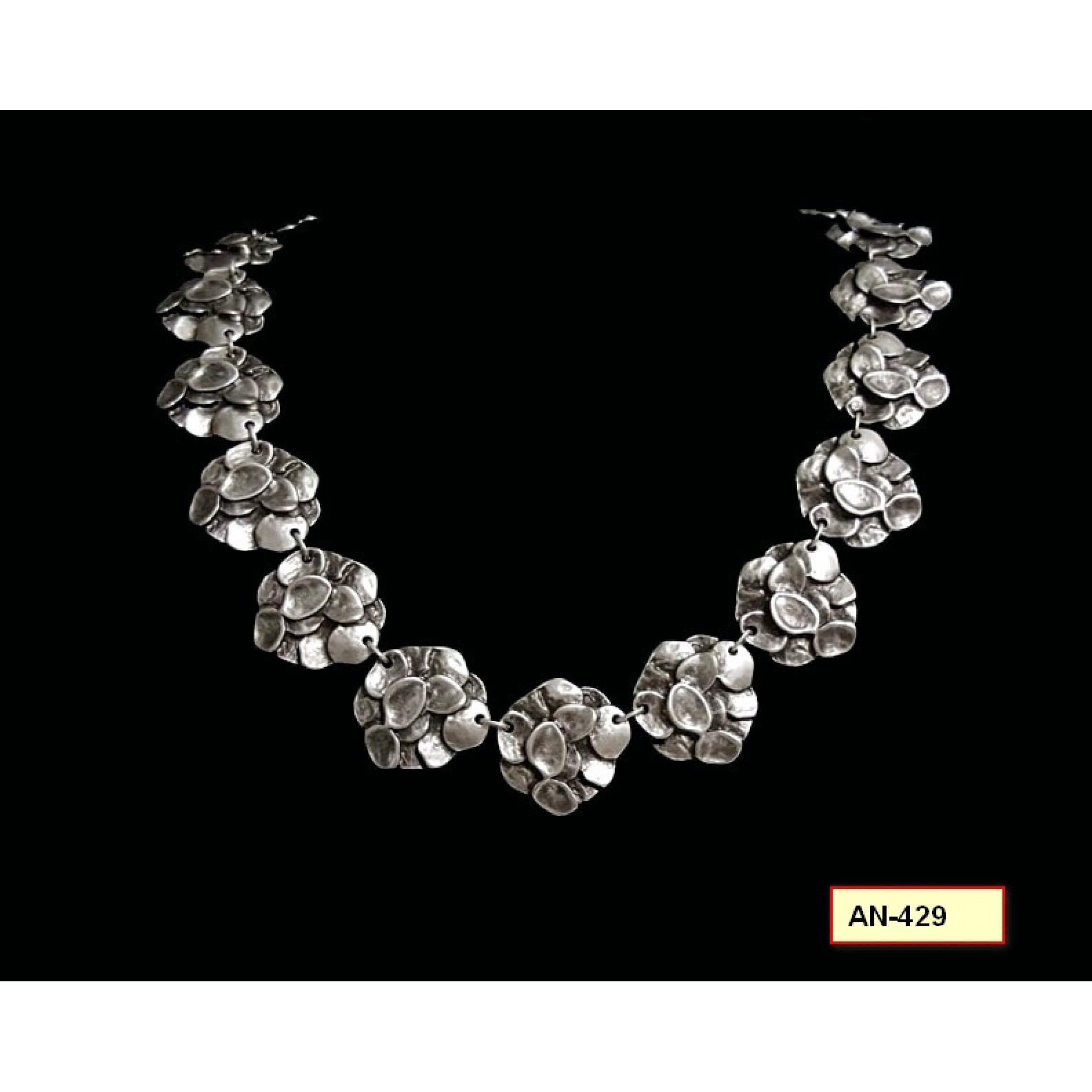 AN-429 - Silver Plated Zamac/Pewter Necklace