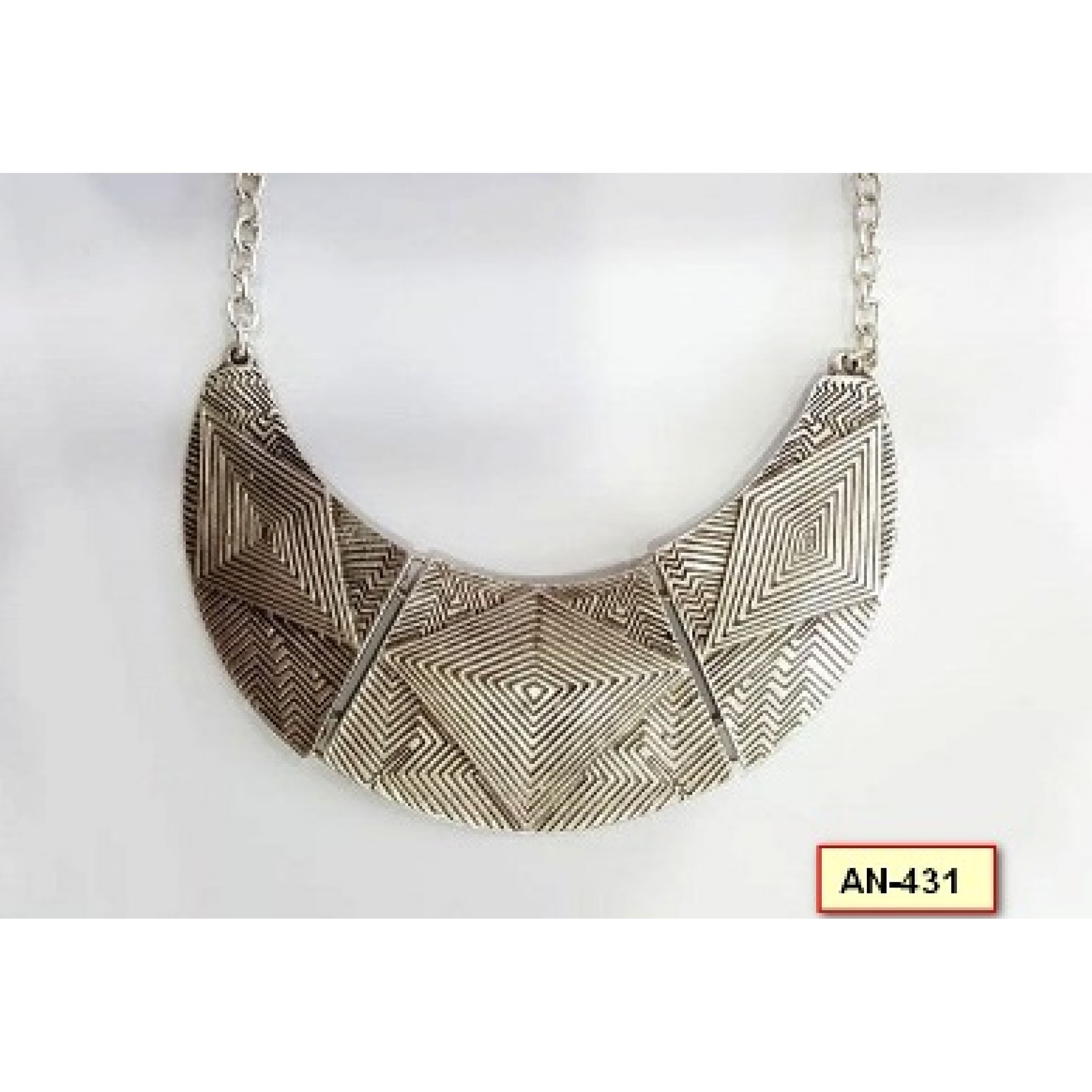 AN-431 - Silver Plated Zamac/Pewter Necklace
