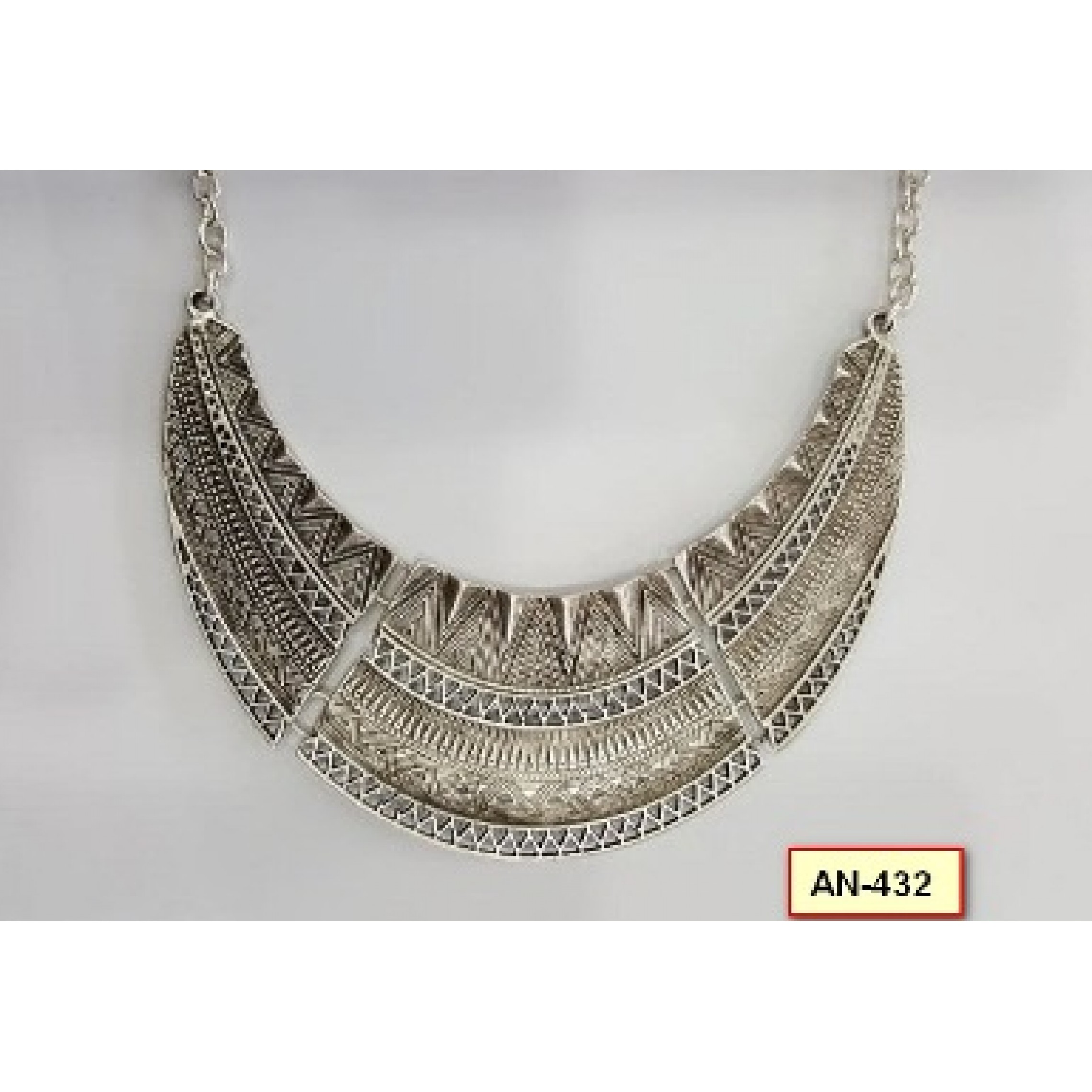 AN-432 - Silver Plated Zamac/Pewter Necklace