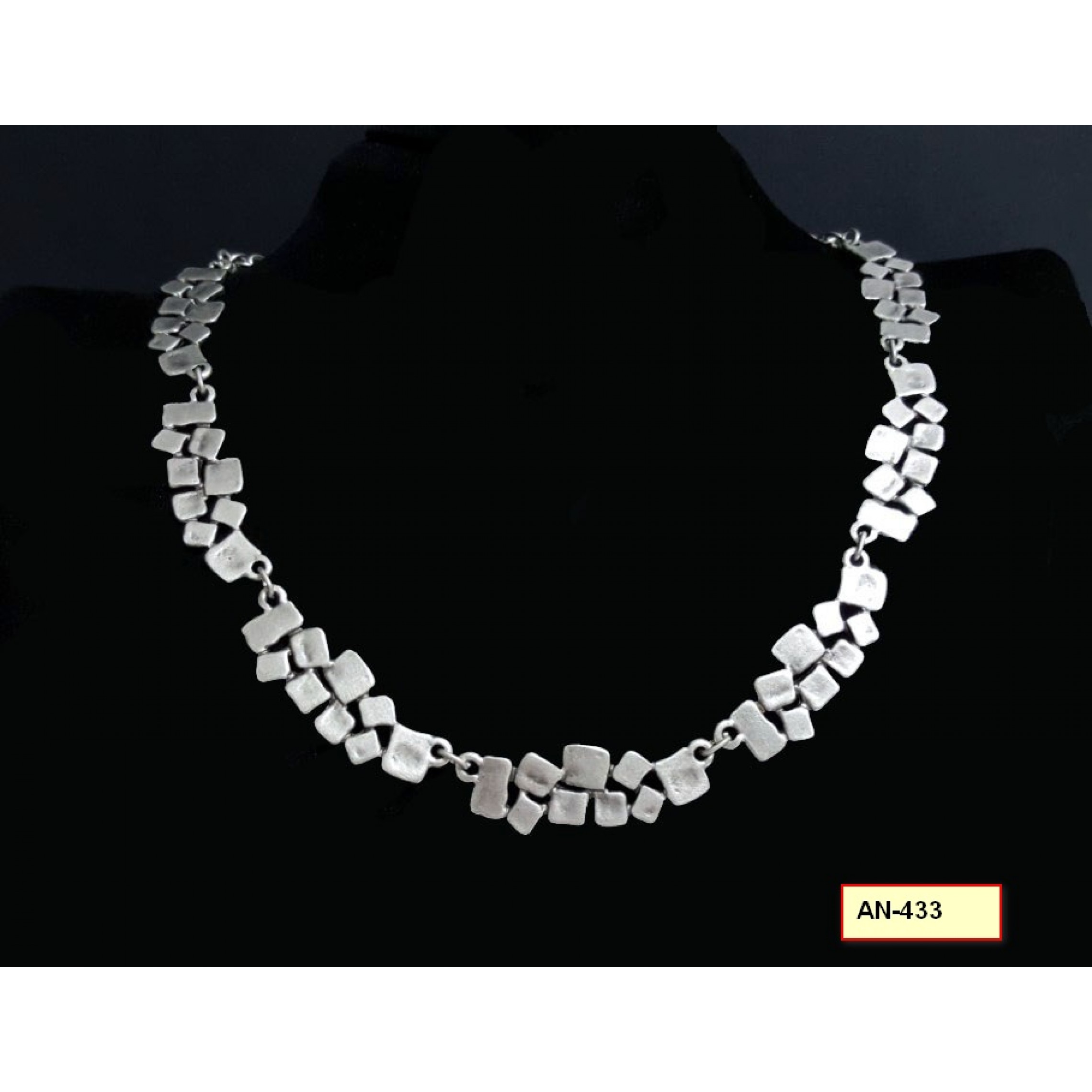 AN-433 - Silver Plated Zamac/Pewter Necklace