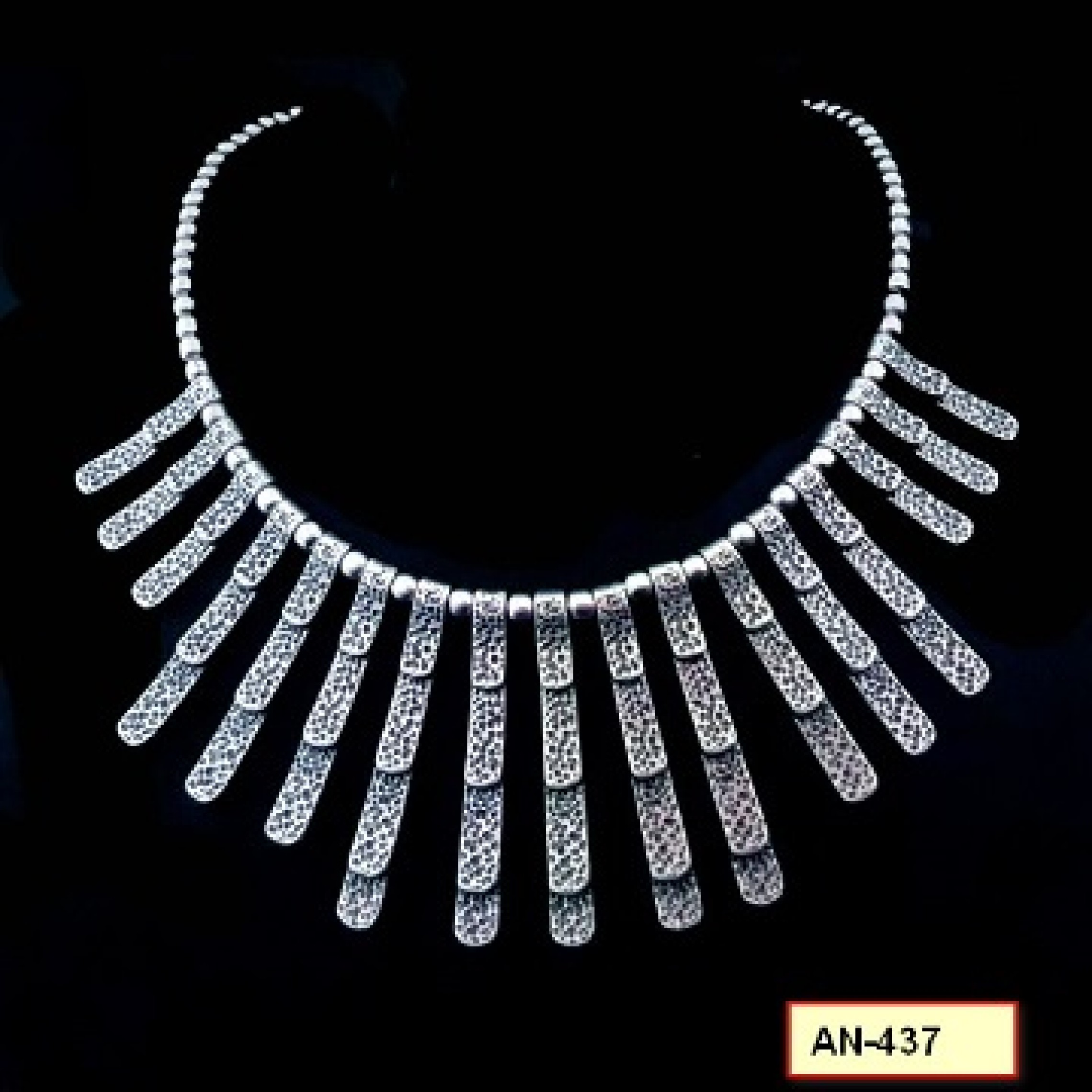 AN-437 - Silver Plated Zamac/Pewter Necklace